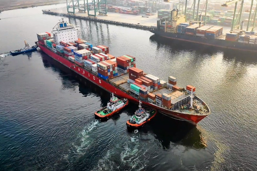 Automation and modernization of marine container terminals Automation and modernization of marine container terminals