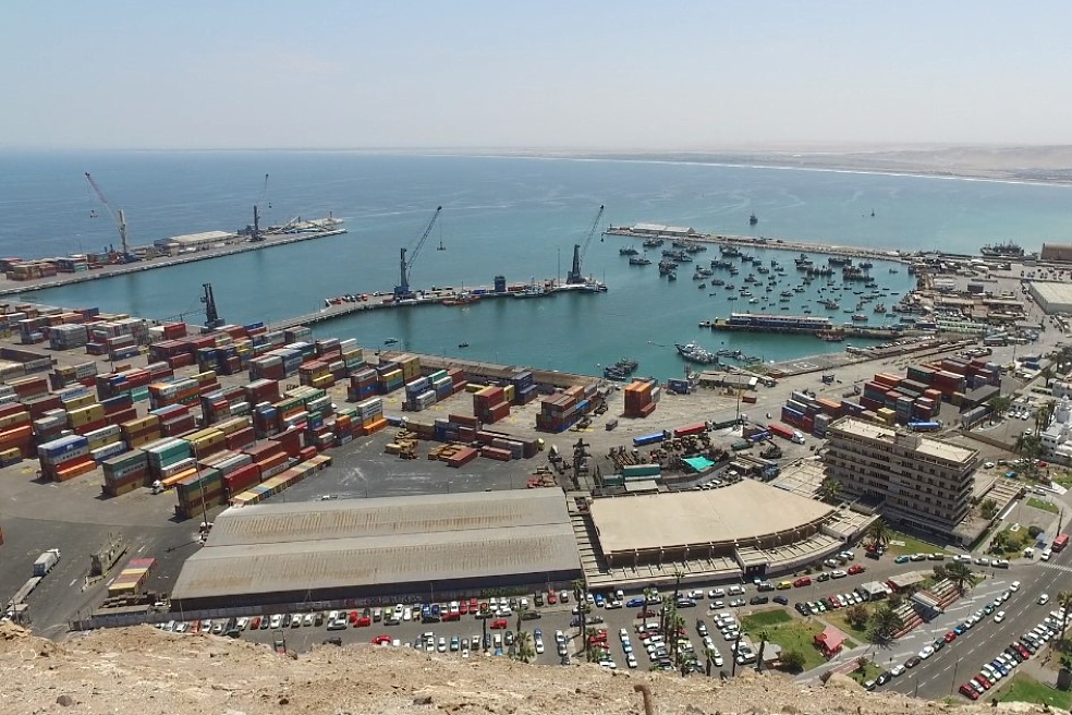 One of the most efficient solutions for marine container terminals is the joint use of an RMG crane and automated guided vehicles (AGV), designed mainly for horizontal container transport One of the most efficient solutions for marine container terminals is the joint use of an RMG crane and automated guided vehicles (AGV), designed mainly for horizontal container transport